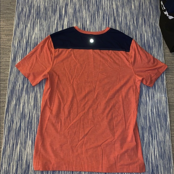NWOT Lululemon T-Shirt - Picture 4 of 5